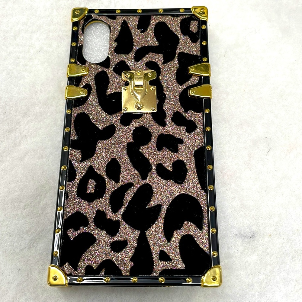 NEW!!! Kerzzil IPhone 12 s/xs leopard & trunk style case